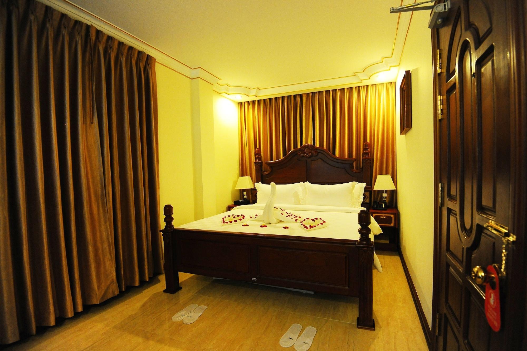 Union Square Hotel Yangon Exterior photo